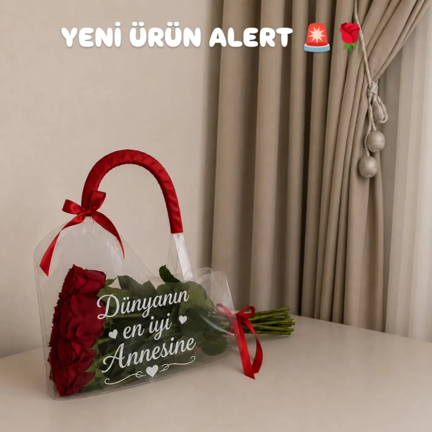 Şeffaf çantada kırmızı gül buketi